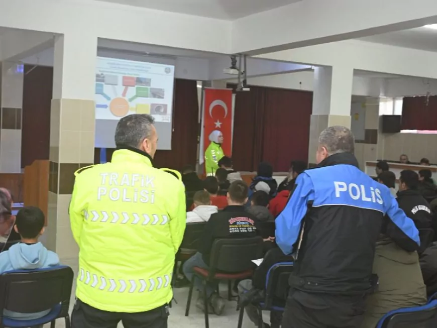 İmam Hatip Lisesi Öğrencilerine Polislerden Bilinçlendirme Eğitimi