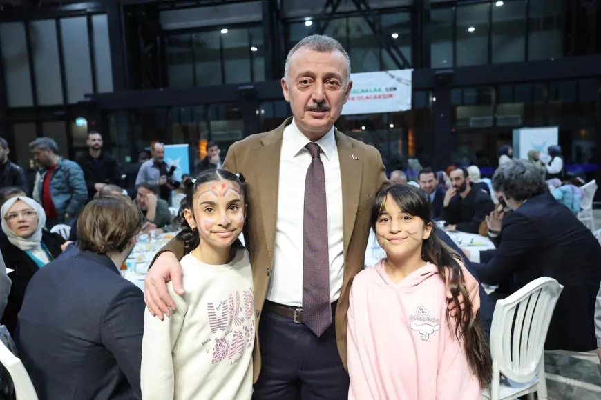 Büyükakın TÜGVA İftarında Gençlerle Bir Araya Geldi