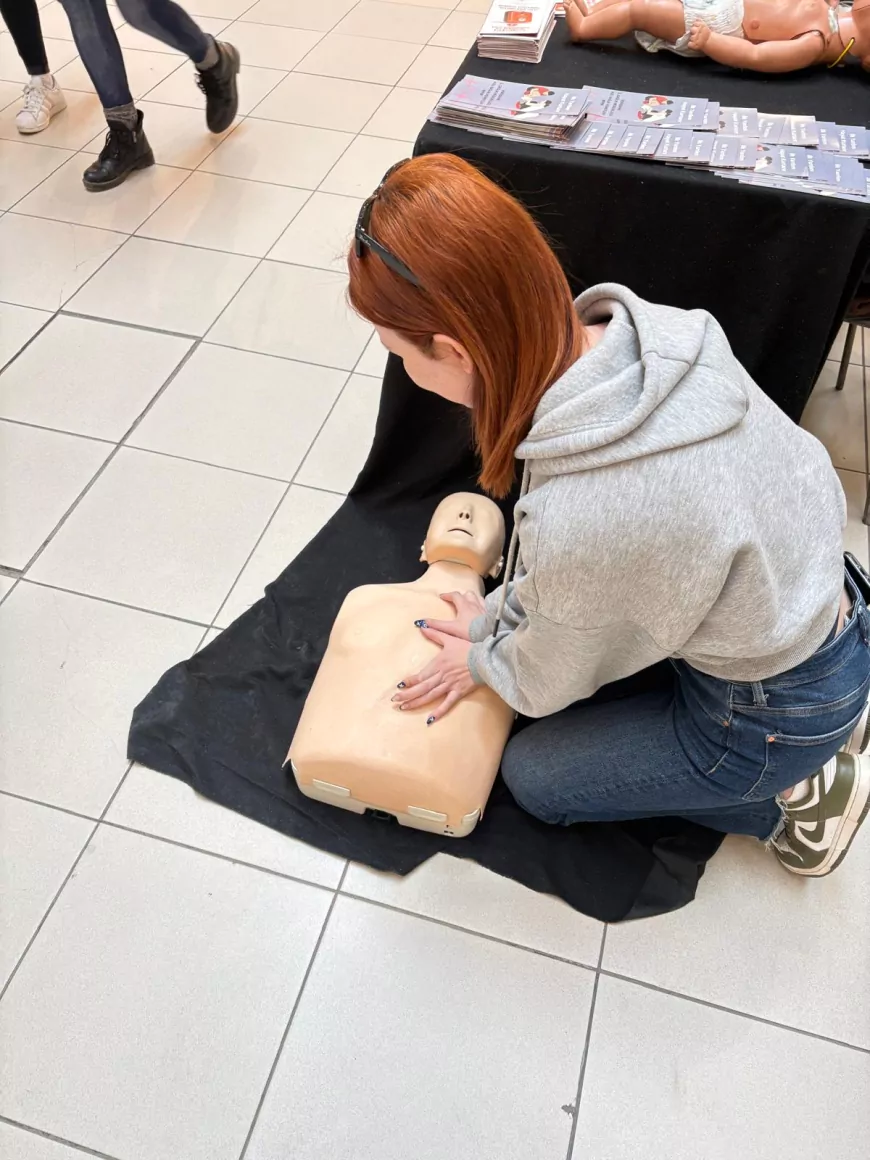 Eskişehir’de AVM’lerde İlk Yardım Farkındalık Standı Kuruldu