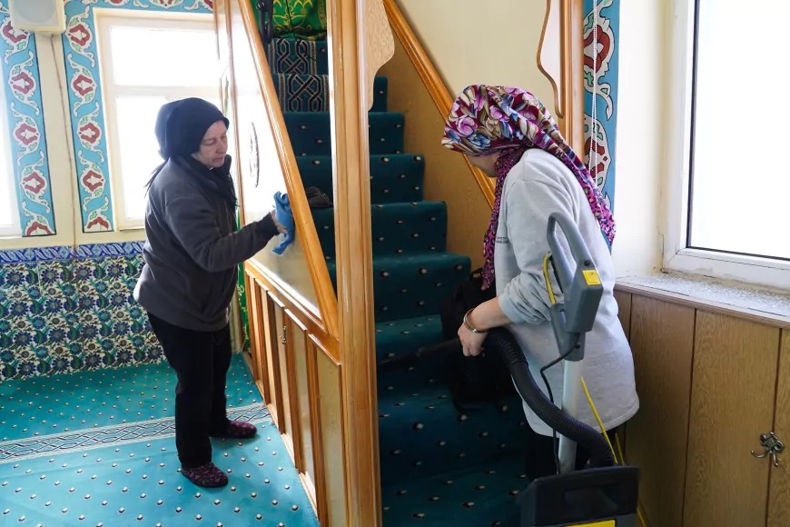 Tepebaşı’nda Camiler Bayram İçin Özenle Temizleniyor