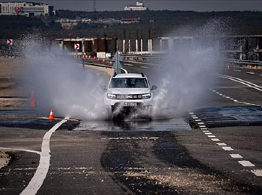 Trafik Polisleri Zorlu Parkurlarla Göreve Hazırlanıyor