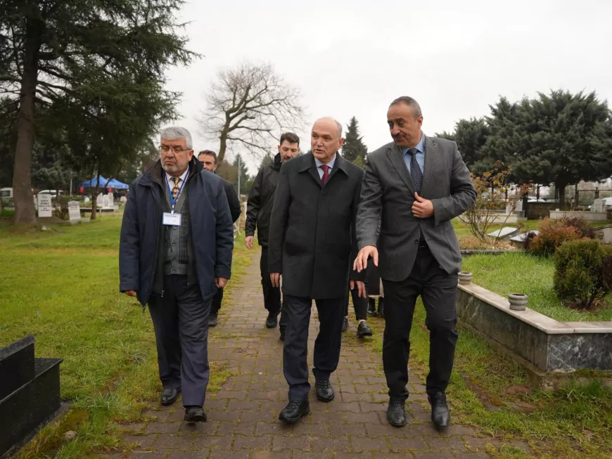 Bayram Arifesinde Mezarlıkta Kur’an Tilaveti