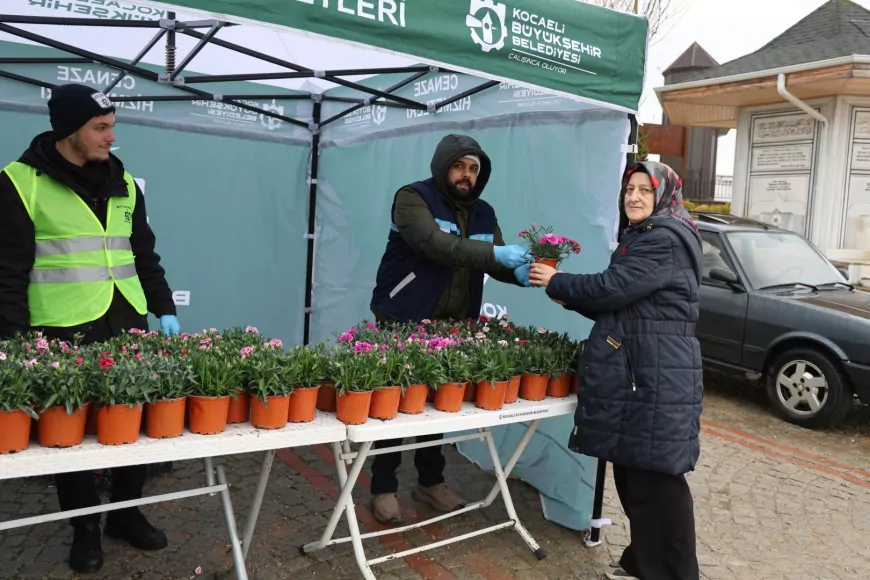 Kocaeli’de Arife Günü Mezarlıklarda Yoğunluk