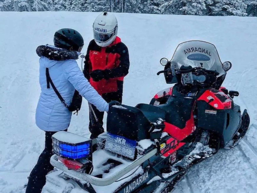 Uludağ’da Jandarmadan Kayakçılara Yardım Eli