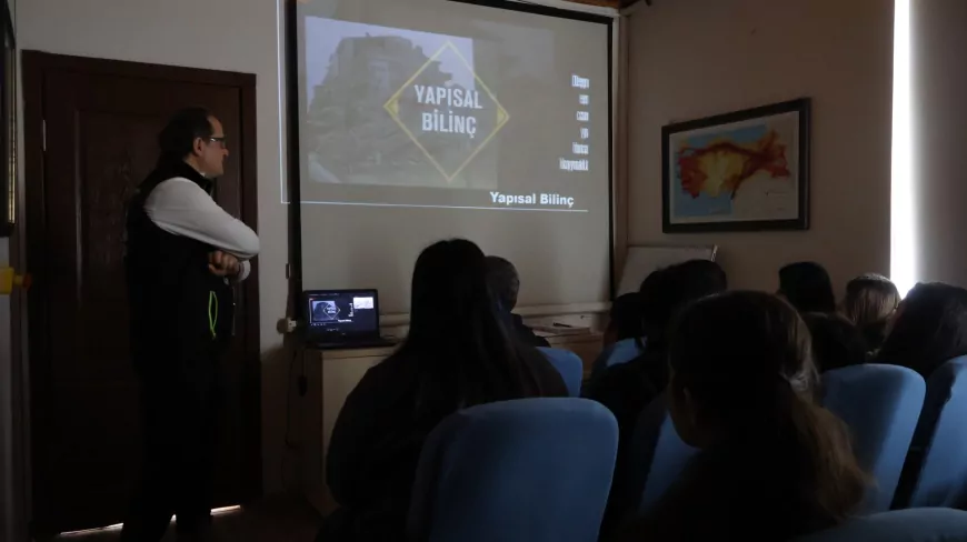 Beyaz Kalpler Deprem Gerçeğini Simülasyonla Deneyimledi