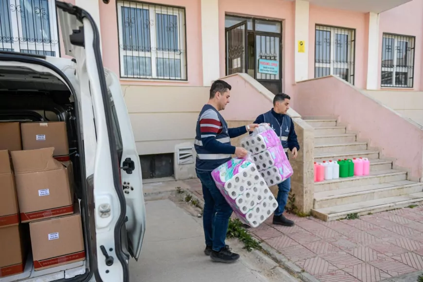 İzmir’de Okullara Hijyen Desteği Sürüyor