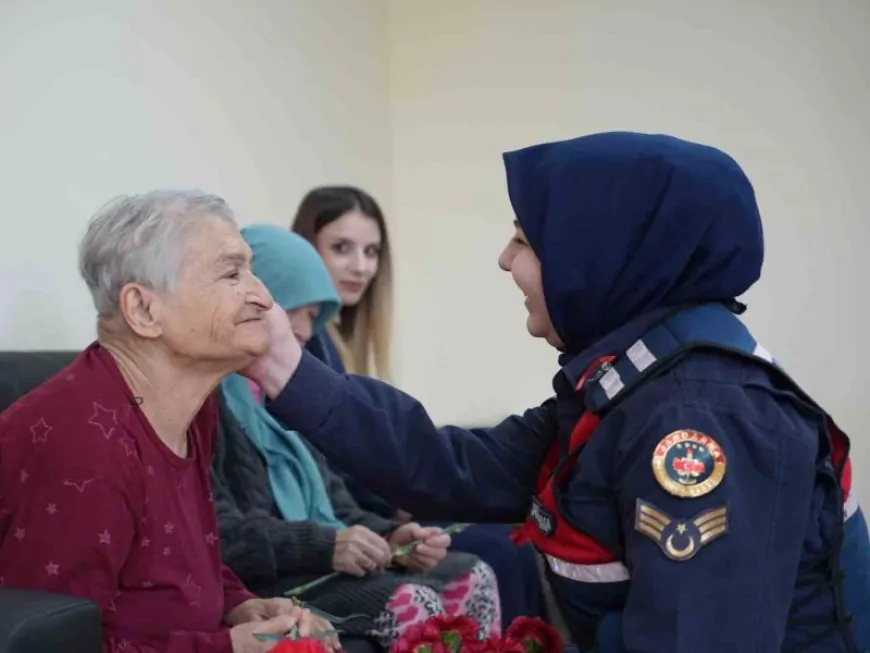 Bayburt’ta Jandarmadan Huzurevi Sakinlerine Anlamlı Ziyaret