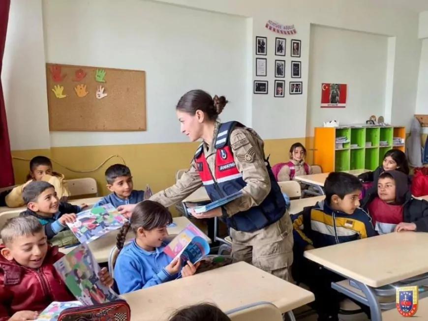 Öğrencilere Trafik Eğitimi Sürüyor