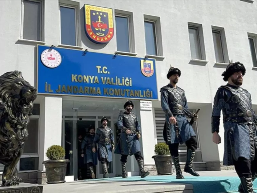 Konya’da Selçuklu Sultanlarının Türbesinde Jandarmadan “Saygı Nöbeti”