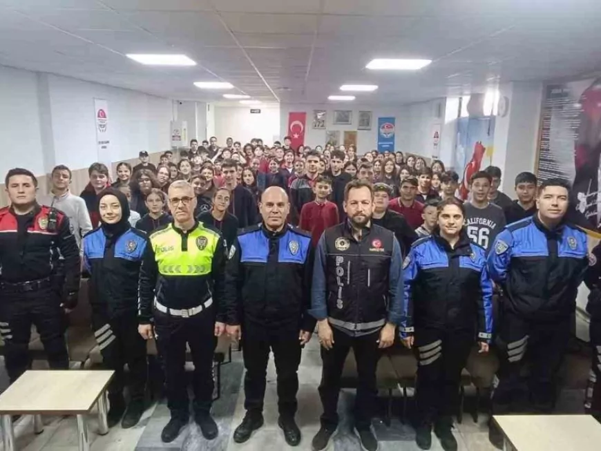 Afyonkarahisar’da Ortaokul Öğrencilerine Polislik ve Trafik Eğitimi