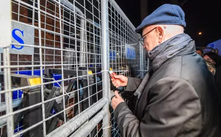 İzmir’de Meslek Fabrikası Önünde Nöbet Sürüyor