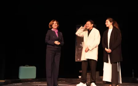 Başkan Ünlüce “Unutmak” Oyununda Sanatseverlerle Buluştu