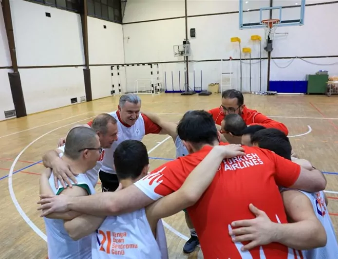 Bakan Bak, Down Sendromlu Sporcularla Parkede Buluştu