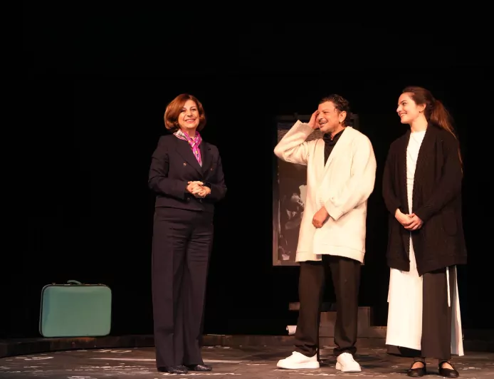 Başkan Ünlüce “Unutmak” Oyununda Sanatseverlerle Buluştu