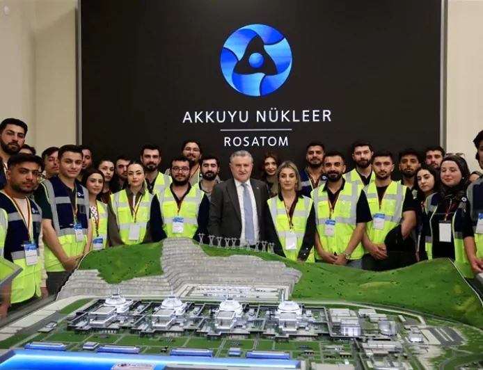 Bakan Bak Gençlerle Akkuyu NGS’yi Ziyaret Etti