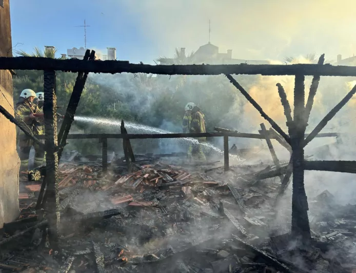 İzmir’de İtfaiyenin Hızlı Müdahalesi Faciayı Önledi
