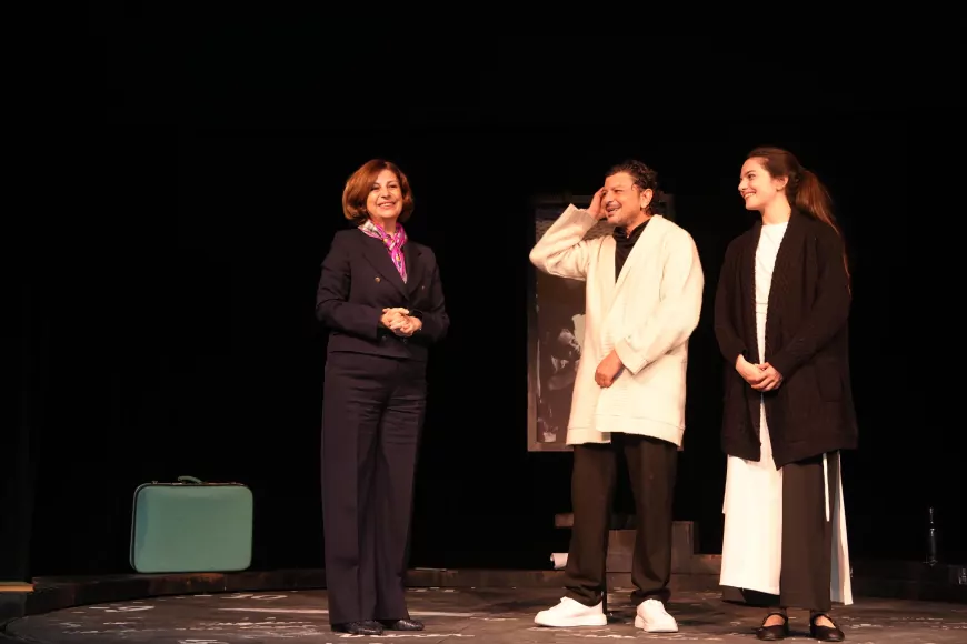 Başkan Ünlüce “Unutmak” Oyununda Sanatseverlerle Buluştu