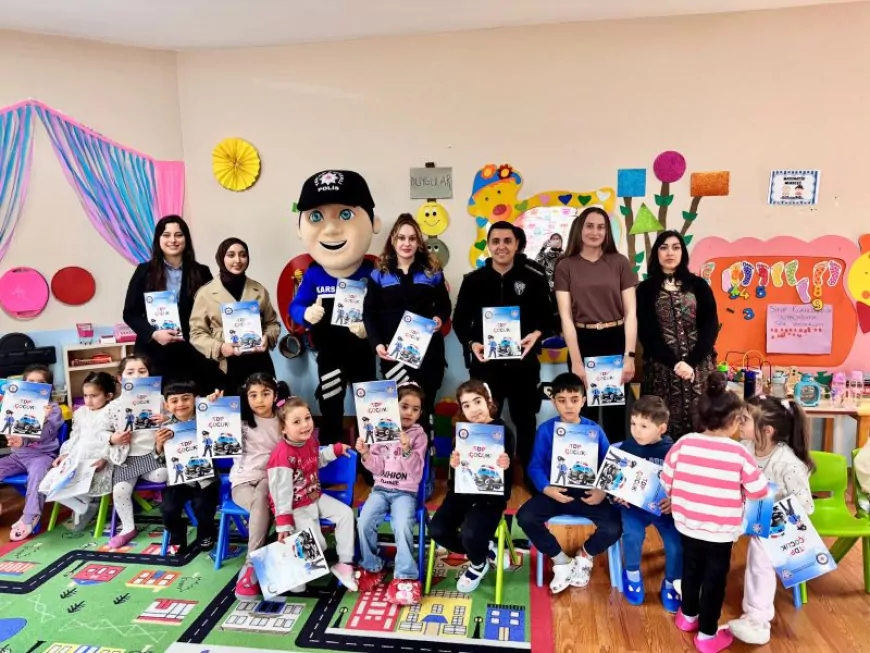 Kars’ta Öğrencilere Polis Maskotuyla Güvenlik Eğitimi