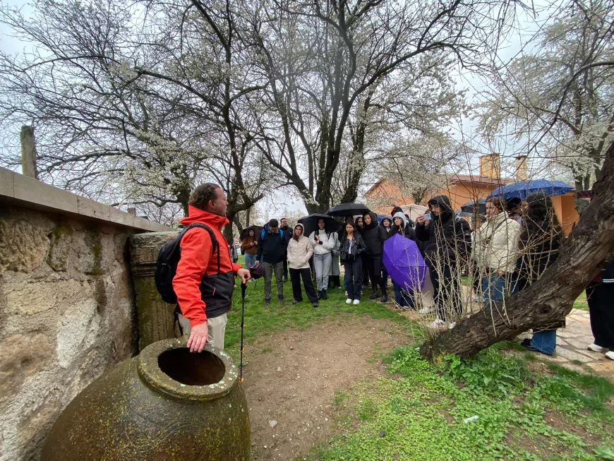 Eskişehirli gençler Frig Vadisi ve Balıkdamı’nda doğa ve tarihle buluştu