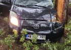 Muğla Bodrum’da yoğun yağış nedeniyle kontrolden çıkan otomobil ağaca çarptı
