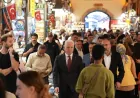 İstanbul Valisi Davut Gül Kurban Bayramı Arifesinde Tarihi Mısır Çarşısı’nda Esnaf ve Vatandaşlarla Buluştu