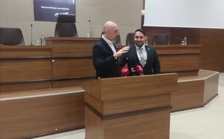 İYİ Parti Grup Başkanvekili Uğur Poyraz Çorum’da partililerle buluştu, “Siyasetin görevi güzel konuşmak değil, doğru dinlemektir”