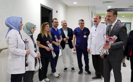 Hemşireler Günü’nde sağlık emekçilerine anlamlı ziyaret