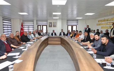 Başkan Arı, Mahalle Muhtarlarıyla İstişare Toplantısında Buluştu
