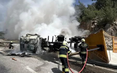 Milas-Yatağan Karayolunda Devrilen Tır Alevlere Teslim Oldu