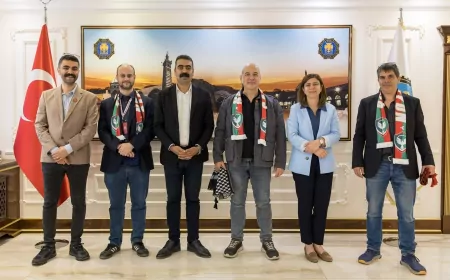 Diyarbakır Büyükşehir Belediyesinde Katalan ve Kürt Halklarının Dil Mücadelesi Görüşüldü