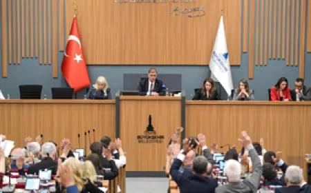 İzmir Büyükşehir Belediye Başkanı Dr. Cemil Tugay: “Biz İzmir’in hakkını savunmaya devam edeceğiz”