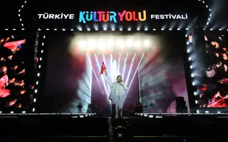 Ünlü Sanatçı Sinan Akçıl’ın Milli Takım İçin Bestelediği “Türkler Geliyor” Marşı Eskişehir’de İlk Kez Seslendirildi