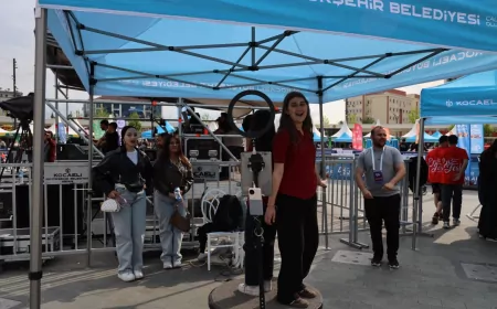 Kocaeli Büyükşehir Belediyesi’nin EnFest etkinliğinde dijital deneyim alanları gençlerden yoğun ilgi gördü