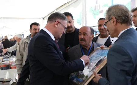 Van Yerel Yazarlar Kitap Fuarı Yoğun Katılımla Kapılarını Kitapseverlere Açtı