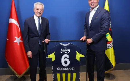 Fenerbahçe Futbol A Takımı’nın forma yanı sponsoru Acıbadem Sağlık Grubu oldu