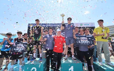 Kocaeli Büyükşehir Belediye Başkanı Tahir Büyükakın 19 Mayıs coşkusunu gençlerle birlikte pedal çevirerek yaşadı