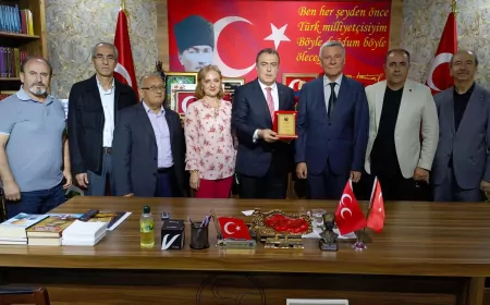 MHP Eskişehir İl Başkanı Ayhan Sezer, Sivrihisar Dernek Yöneticilerini Ağırladı
