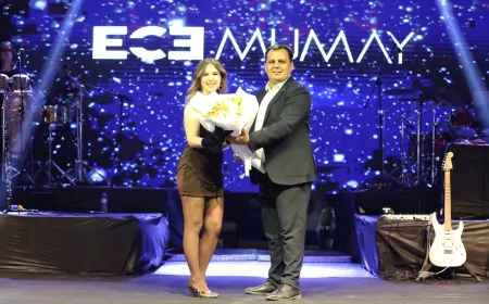 Dalaman Belediyesi’nin 19 Mayıs konserinde Ece Mumay binlerce vatandaşa unutulmaz gece yaşattı