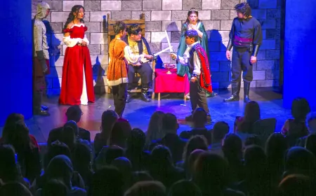 Kuzey Kıbrıslı özel çocukların “Hamlet Olmak” performansı İzmir’de ayakta alkışlandı