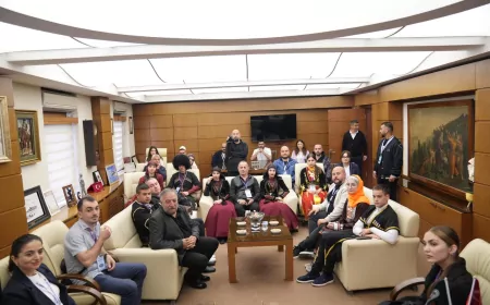Giresun’daki 49. Uluslararası Aksu Festivali’nde misafir halk oyunları ekiplerinden Başkan Fuat Köse’ye ziyaret