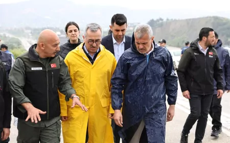 Hatay Büyükşehir Belediye Başkanı Mehmet Öntürk: “Tüm İmkânlarımızla Hemşehrilerimizin Yanındayız”