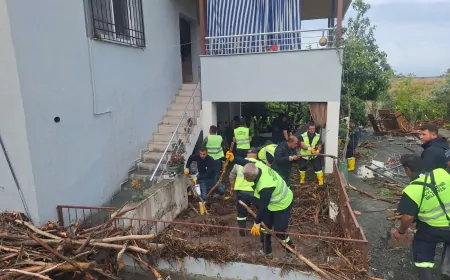 Hatay Büyükşehir Belediyesi Dörtyol’da Su Baskınlarına Karşı Gece Gündüz Sahada