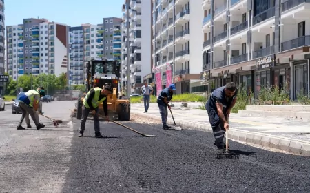 Diyarbakır Büyükşehir Belediyesi merkez ve kırsal ilçelerde yol bakım çalışmalarını sürdürüyor