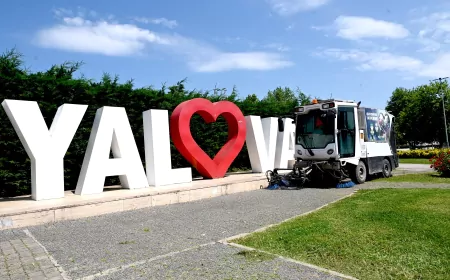 Yalova Belediyesi Bayram Öncesi Park ve Yeşil Alanlarda Bakım Çalışmalarını Hızlandırdı