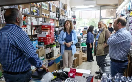 Diyarbakır Büyükşehir Belediyesi Eşbaşkanları Serra Bucak ve Doğan Hatun esnafın taleplerini Yılmaz Güney Caddesi’nde dinledi
