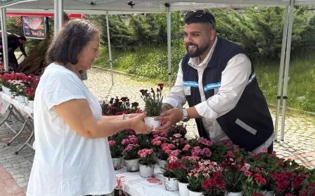 Kocaeli Büyükşehir Belediyesi mezarlıklarda ücretsiz çiçek ve servis hizmeti sundu