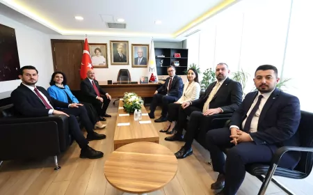 TBMM Grubu Heyeti CHP ile Meclis’te Bayramlaştı, Siyasi Parti Temasları Genel Merkez’de Sürdü