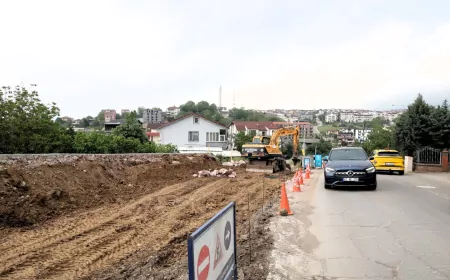 Kocaeli Büyükşehir Belediyesi Başiskele’de Selahattin Eyyubi Caddesi’ni bölünmüş yol olarak genişletiyo