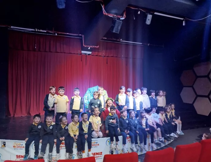 “Rüzgârda Savrulan Yapraklar” Denizli’de minik seyirciyle buluştu
