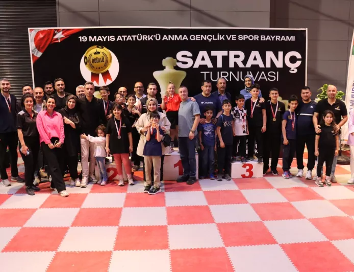 Şanlıurfa’da Gençlik Haftası Satranç Turnuvası Tamamlandı, 180 Sporcu Ödüllerine Kavuştu
